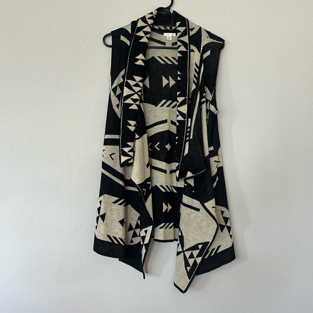 Xhilaration sweater vest size S/M